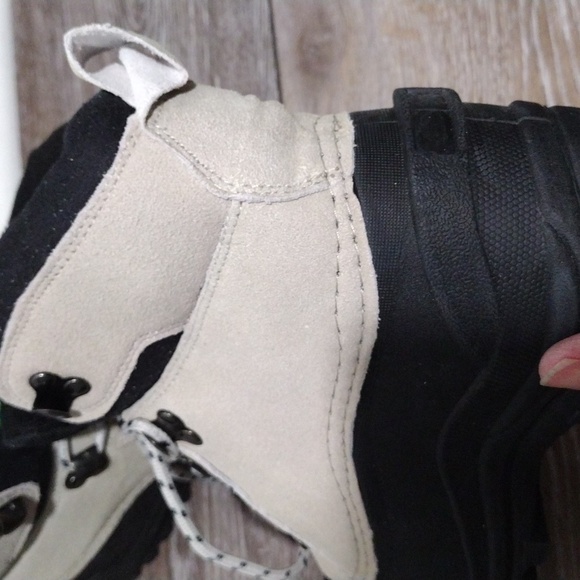 Itasca taupe suede and rubber winter boots. NWOT. Size 7 - Picture 5 of 10